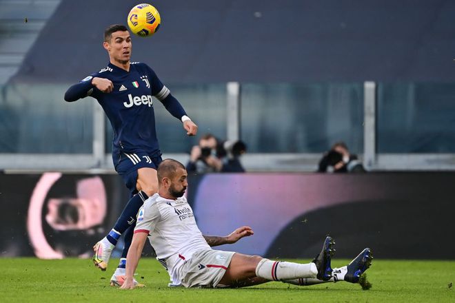 Juventus thắng nhẹ nhàng Bologna 2-0 tiếp tục giấc mơ vô địch