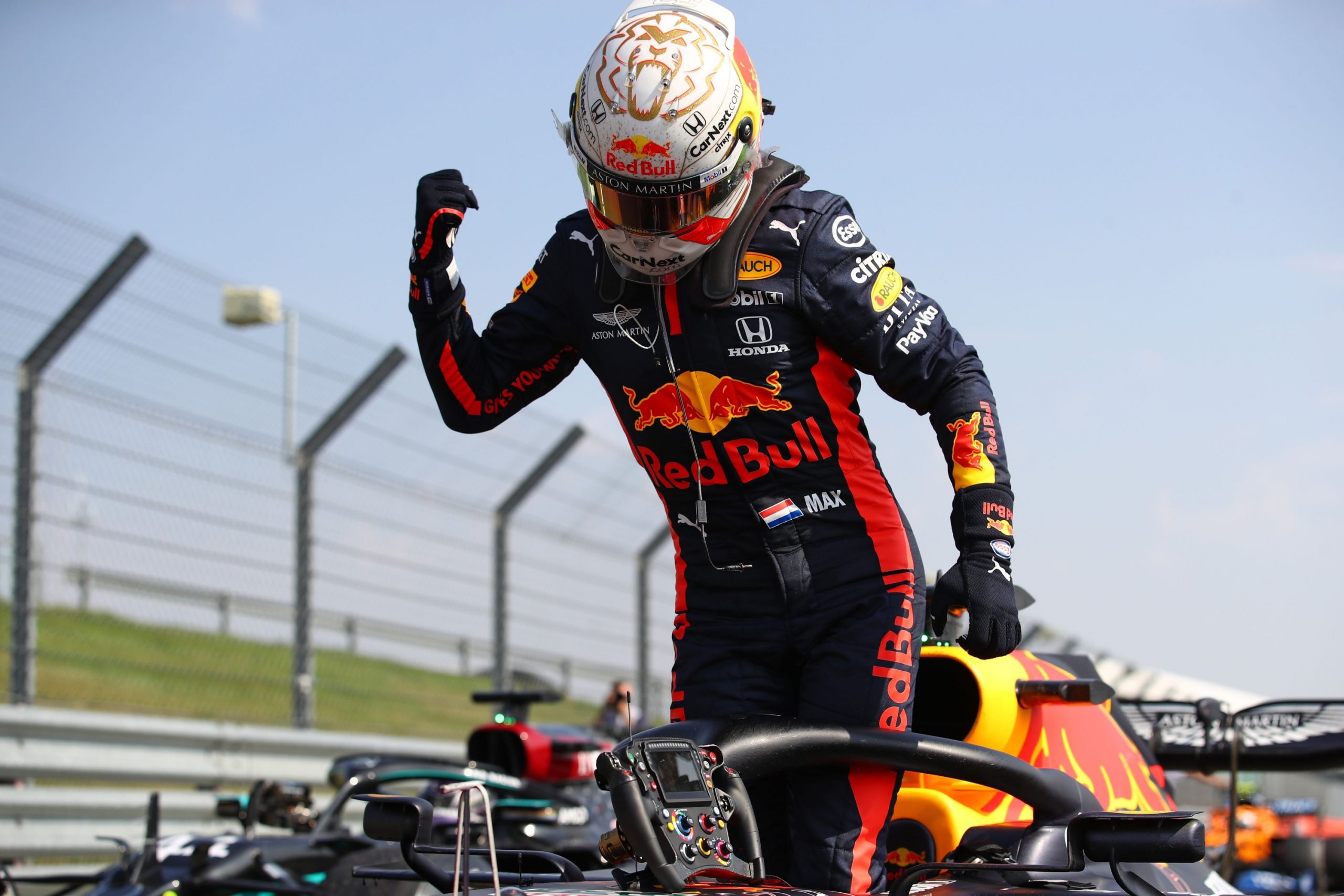 Max Verstappen đua xe F1