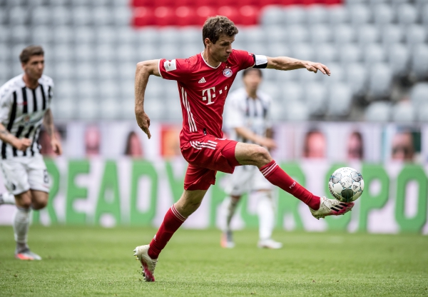 Tiền đạo Thomas Mueller ngôi sao bình thường của Bundesliga